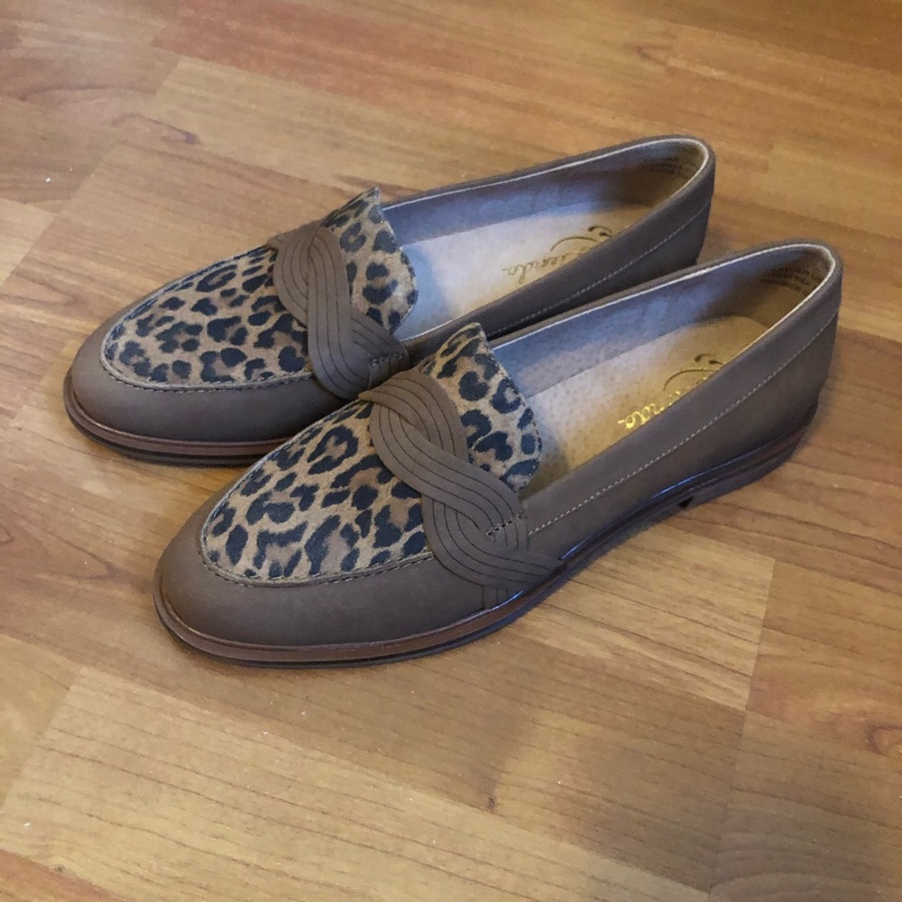 LIENDO BY SEYCHELLES TWIST LOAFERS ✨